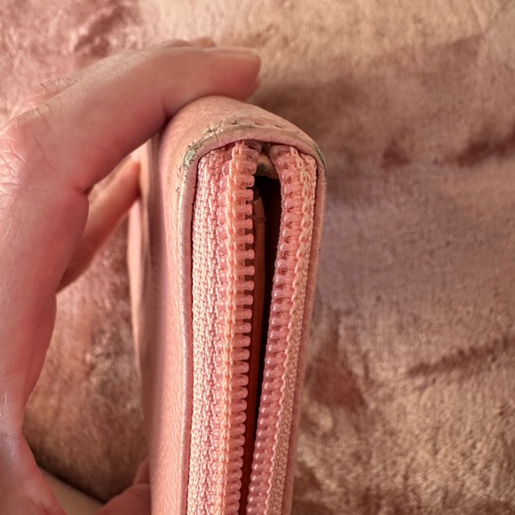 Authentic Chanel Pink Leather Wallet with Iconic CC Logo and Halo intact. 🩷 - Picture 13 of 13